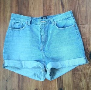 BDG Denim High-Rise Mom Shorts Size 31